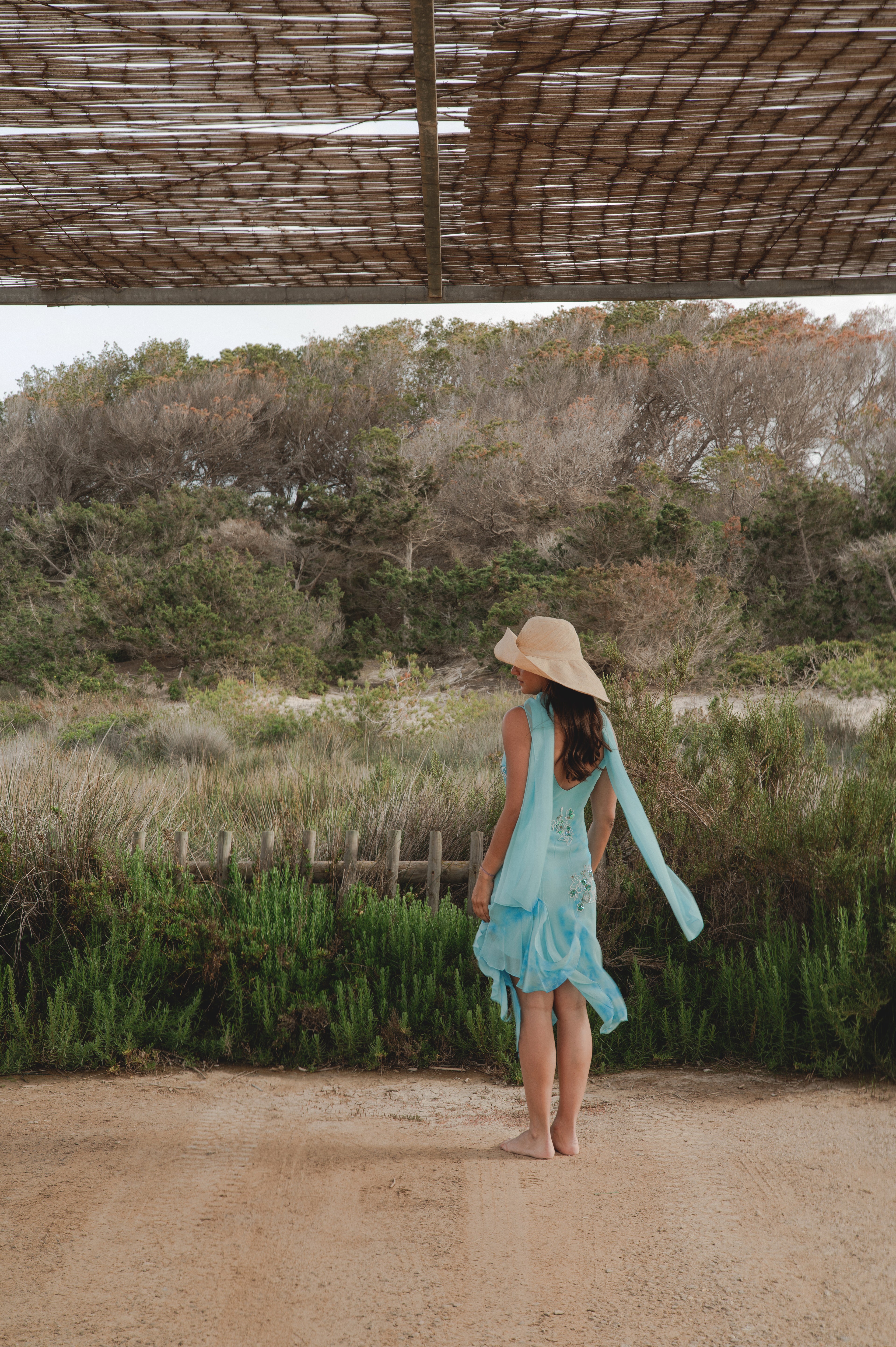 VESTIDO ILLETES